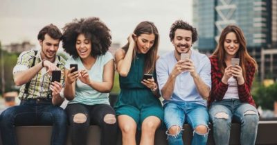 Chúng ta đang dùng hơn 3 tiếng đồng hồ mỗi ngày để sử dụng smartphone