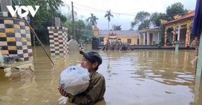 Bão lũ miền Trung: 36 người tử vong; khẩn cấp cứu đói cho 4 tỉnh