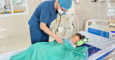 Bé gái 7 tuổi nguy kịch vì bị rắn cạp nia chui từ điều hòa cắn lúc rạng sáng